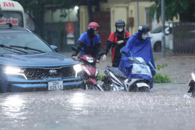 Hà Nội mưa lũ gây thiệt hại nghiêm trọng